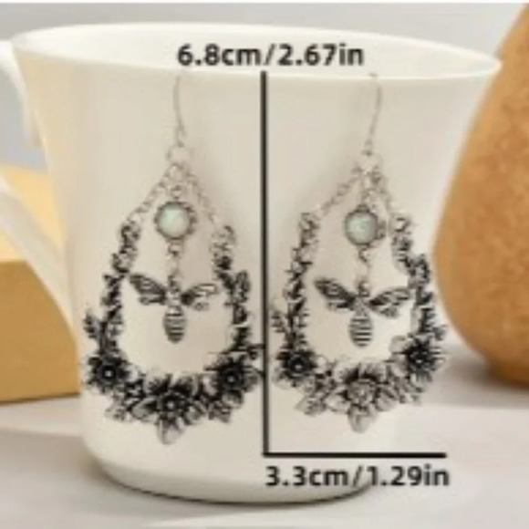 Bee Flower Pendant Drop Earrings Hollow Water Drop Shape Pendant Vintage Style - Picture 6 of 7